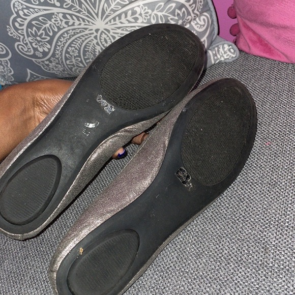 Gray Guess Shimmer Flats - Picture 4 of 5